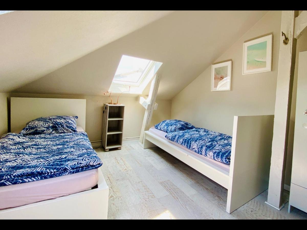 Ankerplatz Neumuenster, Parkplatz Appartement Buitenkant foto